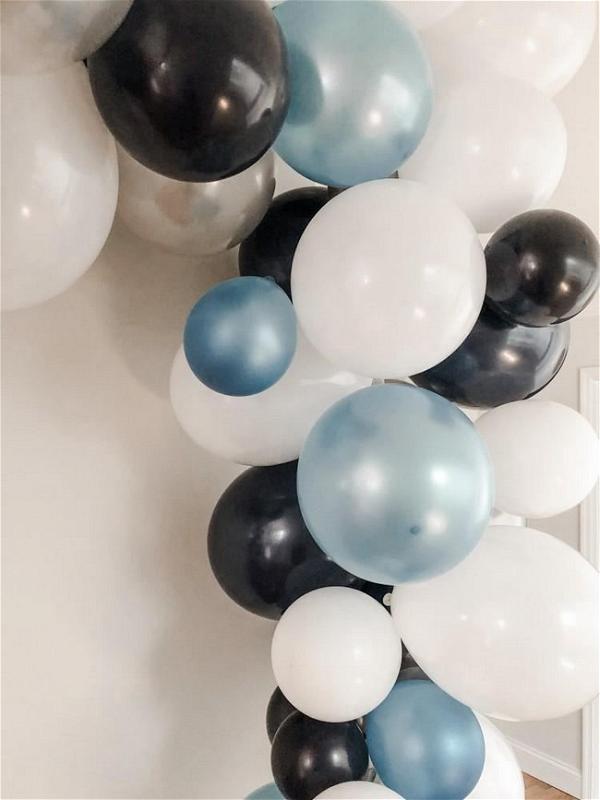 Easy Balloon Garland DIY