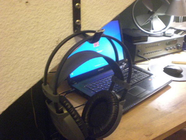 DIY Headphone Holder Idea