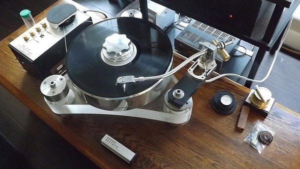 Fabulous DIY Turntable