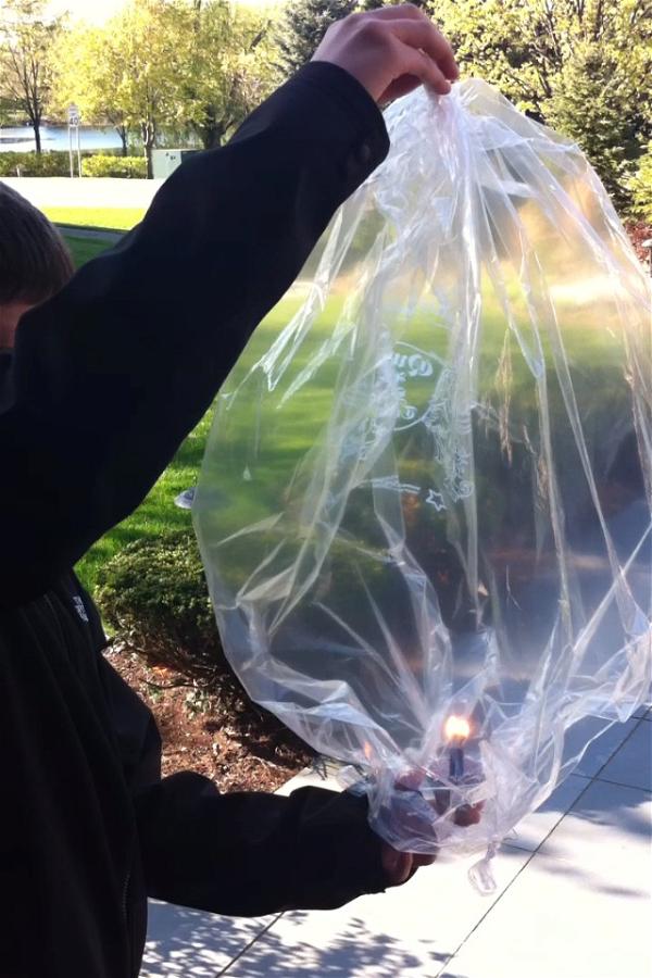 How To Make A Hot Air Balloon With A Plastic Bag