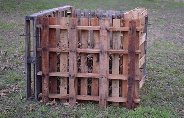 Quick Compost Bin DIY With Pallet