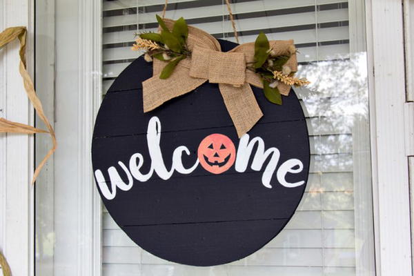 16 DIY Door Hanger Ideas For Home Decoration - Mint Design Blog