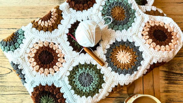Crochet Cozy Hexagon Blanket Pattern (1)
