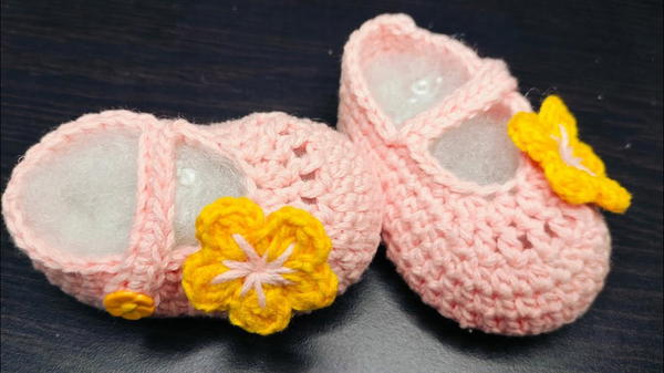 Crochet Beautiful Baby Shoes Pattern