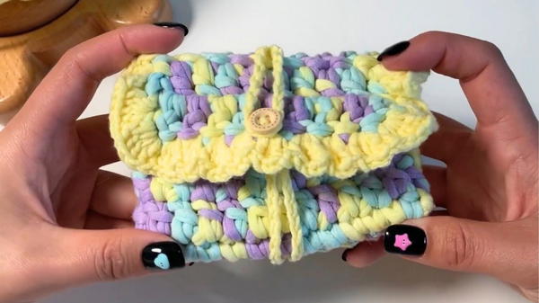 Crochet Beautiful Pouch Pattern