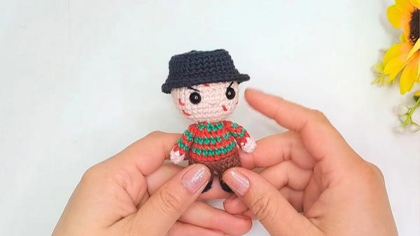 Crochet Freddy Krueger Llavero Pattern