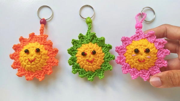 Crochet Happy Flower Keychain Pattern