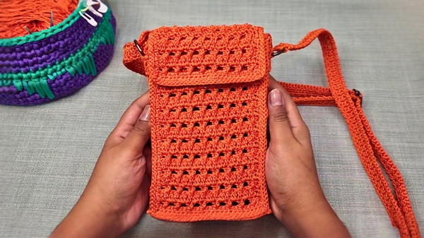 Crochet Mobile Pouch Pattern