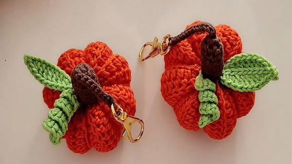 Crochet Pumpkin Keychain Pattern (1)