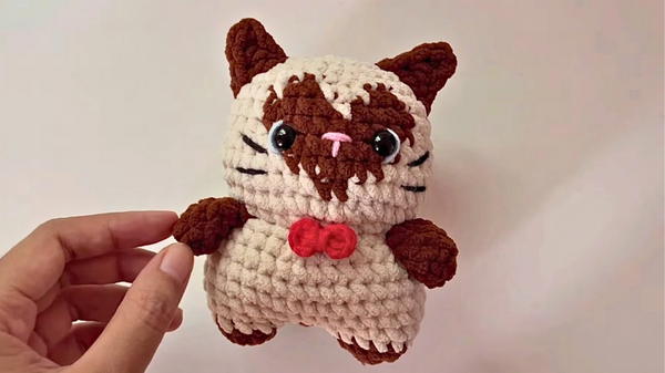 Crochet Siamese Cat With Heart Face Pattern