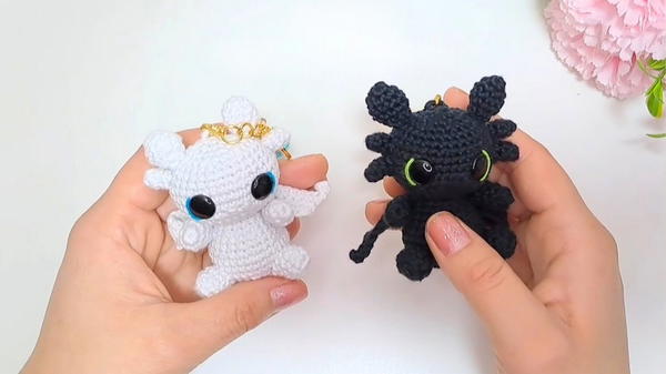 Night Fury And Light Fury Crochet Keychain Pattern