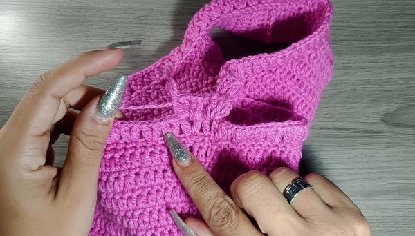 Crocheted girl's blouse with a flared 4