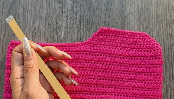 Crocheted girl's blouse with a flared 5