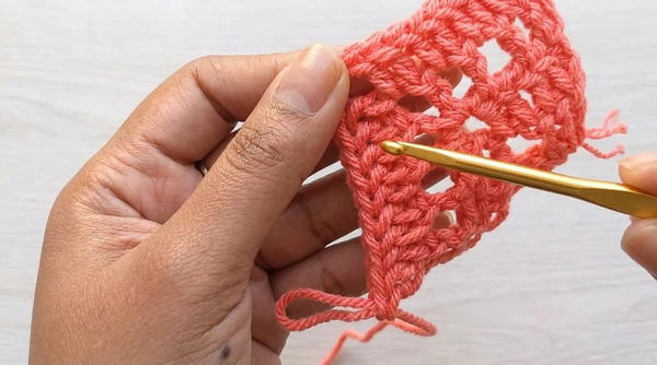 Crochet Puff Stitch Shawl 4