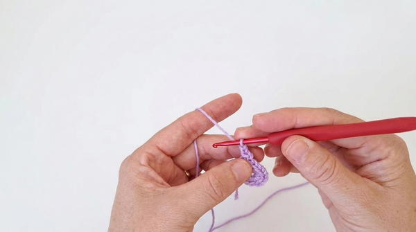 Crocheted flower for appliqué. By Fabiana Blusas Crochê 3