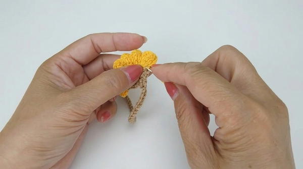 Flower Bouquet Bookmark Easy Crochet Ideas for Beginners 6