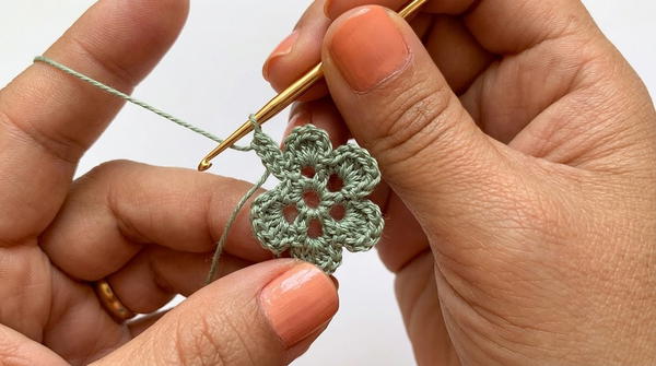 Irish Crochet Branch with Queen Yarn 4