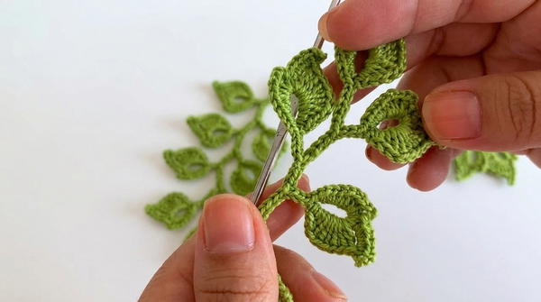 Make a beautiful Irish crochet branch for your blouses. 5