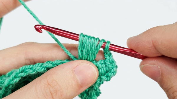 Simple and easy rectangular crochet shawl for beginners 3