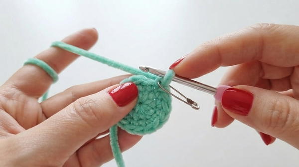 CROCHET COIN PURSE KEYCHAIN 3