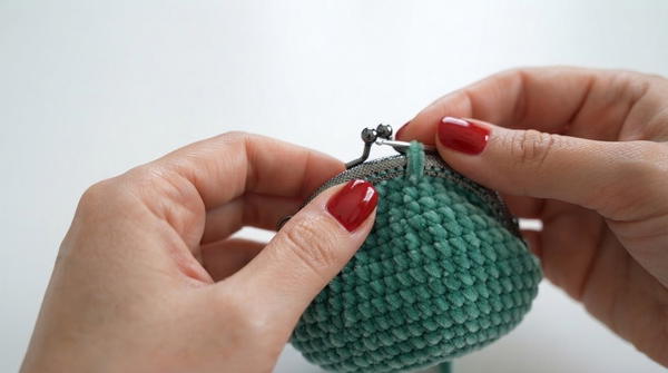 CROCHET COIN PURSE KEYCHAIN 6