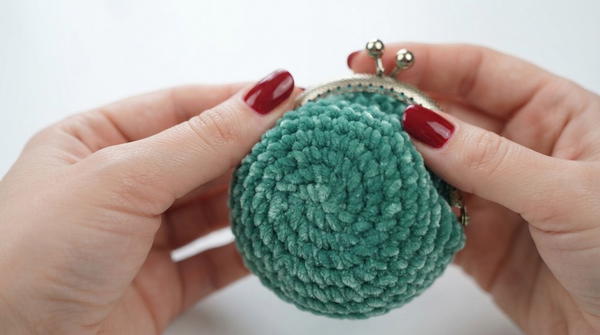 CROCHET COIN PURSE KEYCHAIN 7