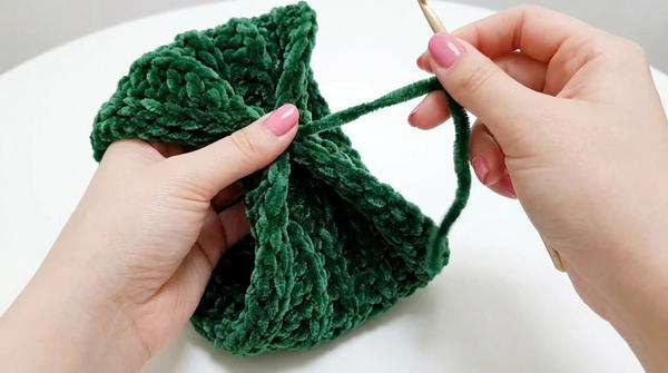 CROCHET-EAR-WARMER-HEADBAND-6