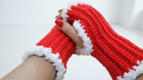 CROCHET FINGERLESS GLOVES 2