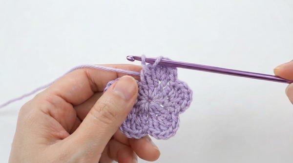 CROCHET FLOWER APPLIQUE (SUPER EASY) 5