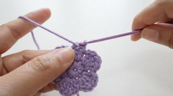 CROCHET FLOWER APPLIQUE (SUPER EASY) 6