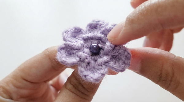 CROCHET FLOWER APPLIQUE (SUPER EASY) 7