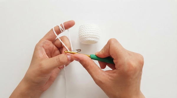 Crochet Ghost Beginner-Friendly Halloween Amigurumi & Keychain Tutorial 2