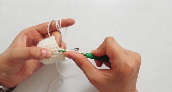 Crochet Ghost Beginner-Friendly Halloween Amigurumi & Keychain Tutorial 4