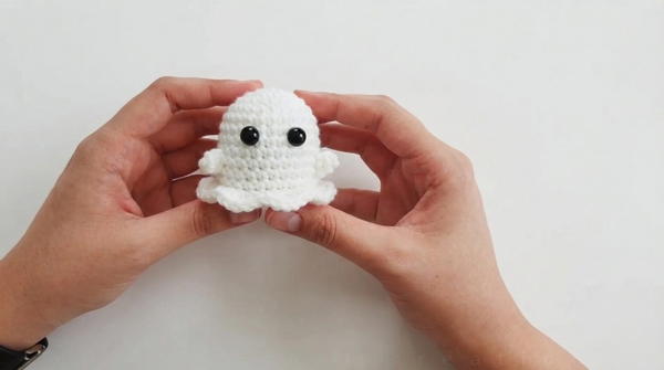 Crochet Ghost Beginner-Friendly Halloween Amigurumi & Keychain Tutorial 6