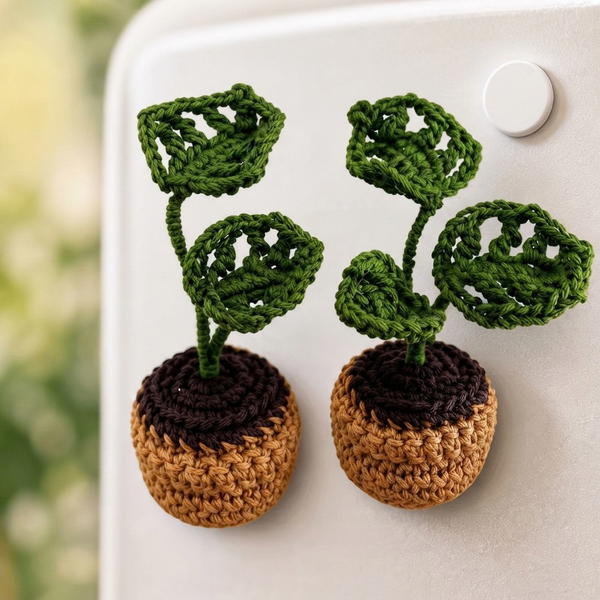 Crochet Mini Monstera 🌿 Easy and Cute Refrigerator Magnet Step-by-Step Tutorial (11)
