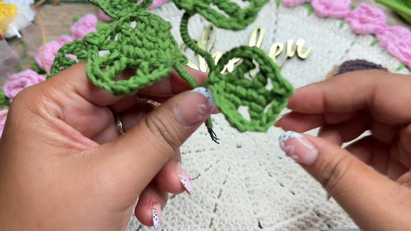 Crochet Mini Monstera 🌿 Easy and Cute Refrigerator Magnet Step-by-Step Tutorial (15)