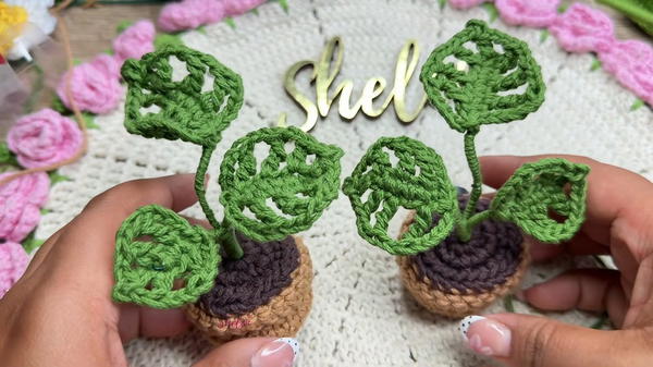 Crochet Mini Monstera 🌿 Easy and Cute Refrigerator Magnet Step-by-Step Tutorial (16)