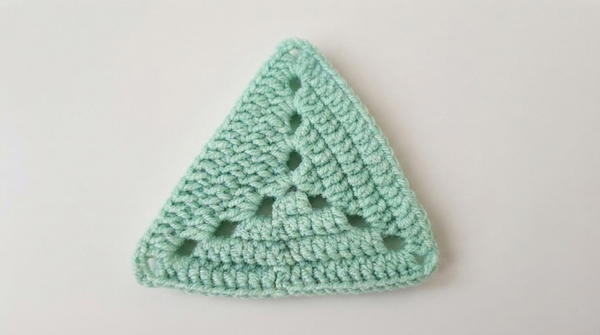 Easy beginners basic crochet triangle 2