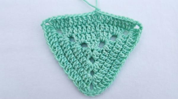 Easy beginners basic crochet triangle 6
