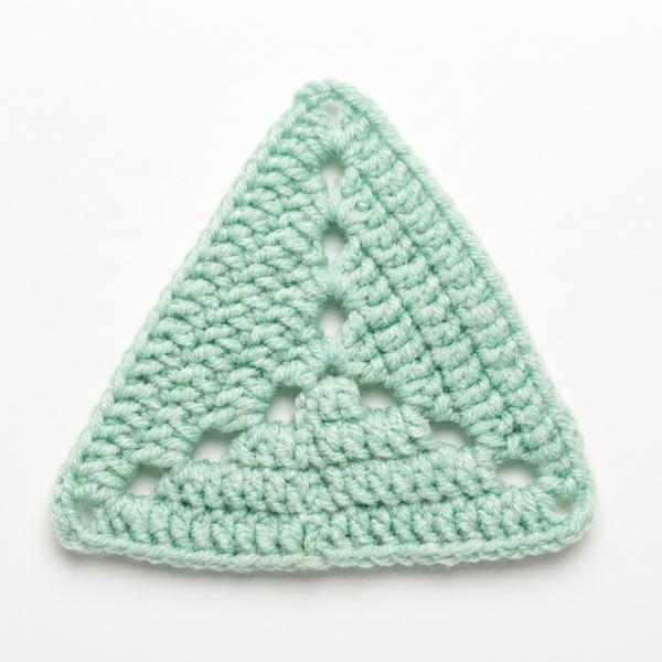 Easy beginners basic crochet triangle 8