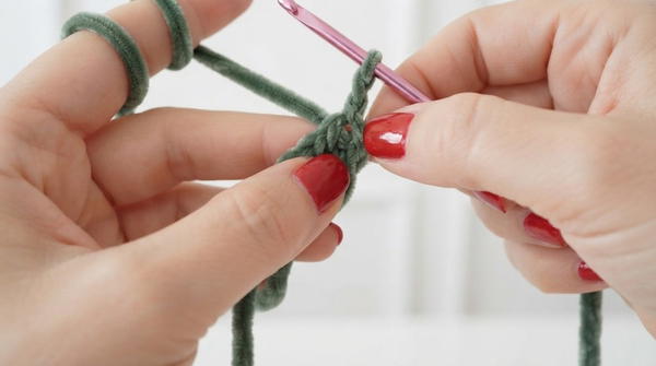 HOW TO MAKE A GRANNY SQUARE 3