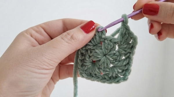 HOW TO MAKE A GRANNY SQUARE 5