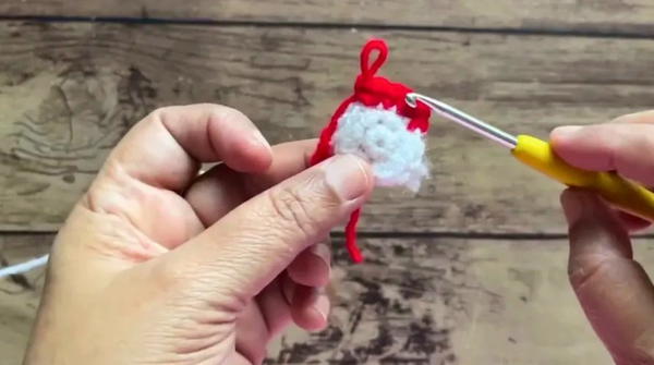How to Crochet Ball Ornament Christmas Tree Decoration Tutorial 4