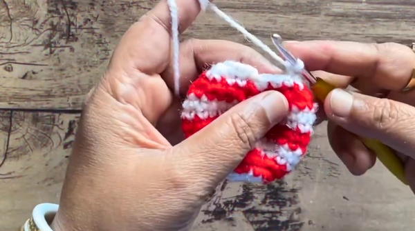 How to Crochet Ball Ornament Christmas Tree Decoration Tutorial 5