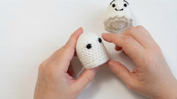 How to crochet an Amigurumi GHOST for Halloween 6