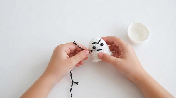 How to crochet an Amigurumi GHOST for Halloween 7