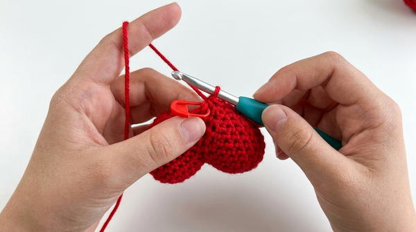 How to crochet an amigurumi heart 3D heart for VALENTINE'S DAY! 5