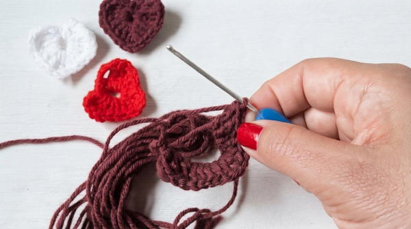 How to crochet cute heart for absolute beginners 5