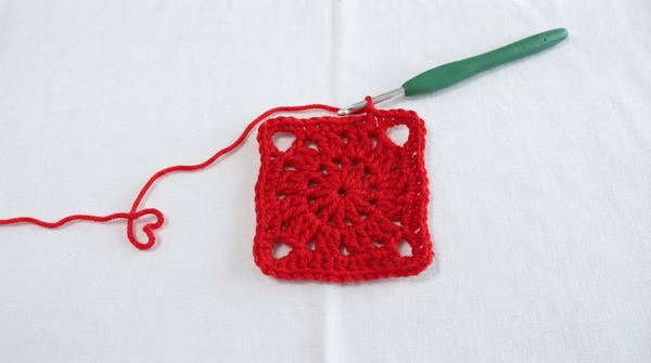 How to crochet the Victorian lattice square 5