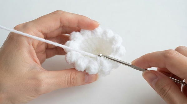 NO SEW!! HALLOWEEN IS COMING SOON!! GHOST KNITTING TUTORIAL (NO SEW) 6